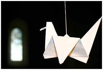 Origami-Kranich in der Gebetskapelle der Klosterkirche